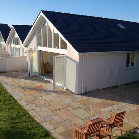 Beautiful, Modern Villa 5 Mins Walk From The Stunning Bay At Trearddur هوليهيد المظهر الخارجي الصورة