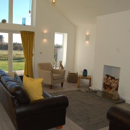 Beautiful, Modern Villa 5 Mins Walk From The Stunning Bay At Trearddur هوليهيد المظهر الخارجي الصورة