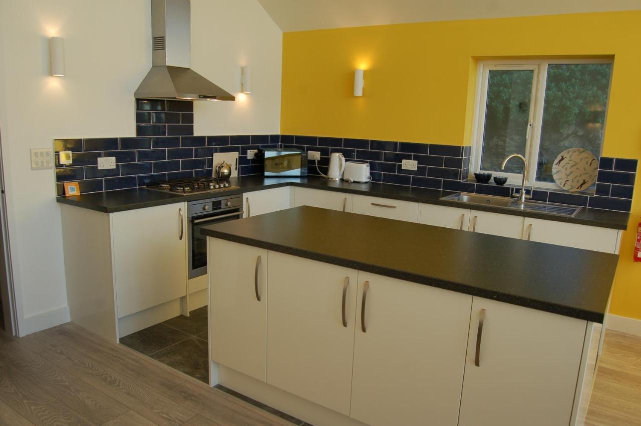 Beautiful, Modern Villa 5 Mins Walk From The Stunning Bay At Trearddur هوليهيد المظهر الخارجي الصورة