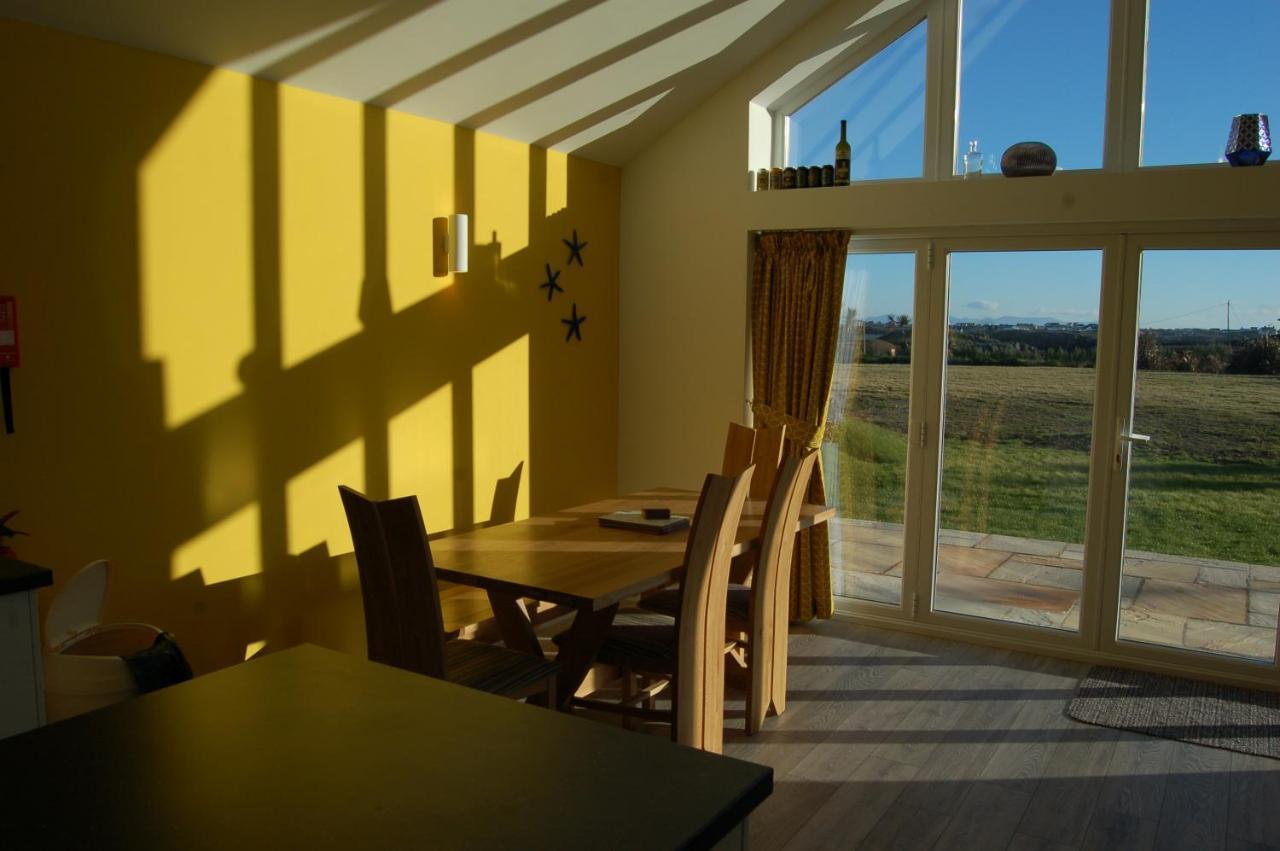 Beautiful, Modern Villa 5 Mins Walk From The Stunning Bay At Trearddur هوليهيد المظهر الخارجي الصورة