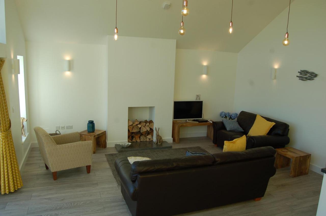 Beautiful, Modern Villa 5 Mins Walk From The Stunning Bay At Trearddur هوليهيد المظهر الخارجي الصورة