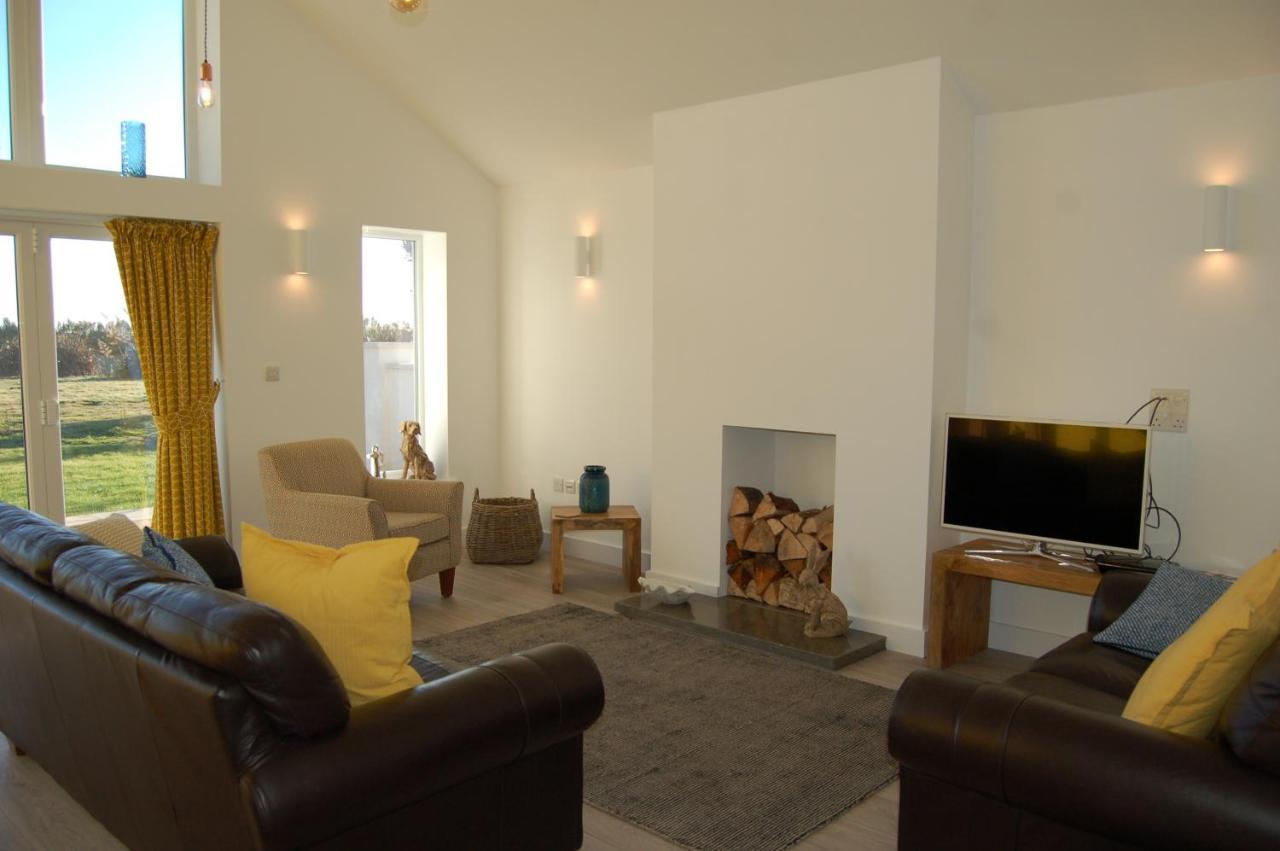 Beautiful, Modern Villa 5 Mins Walk From The Stunning Bay At Trearddur هوليهيد المظهر الخارجي الصورة